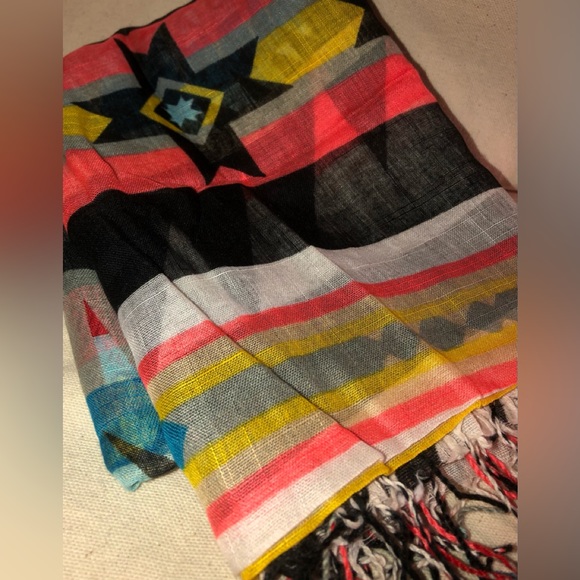 NWOT Tribal Print /Southwest /Aztec Design Fringe Scarf/Wrap - Picture 4 of 11